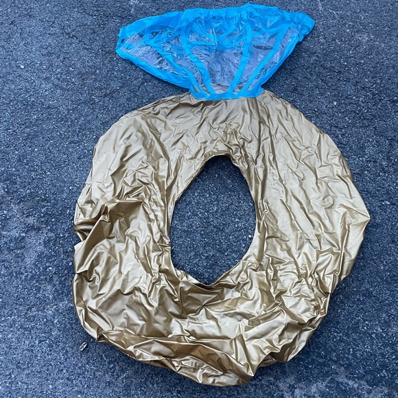 Inflatable engagement ring pool float - Picture 2 of 2